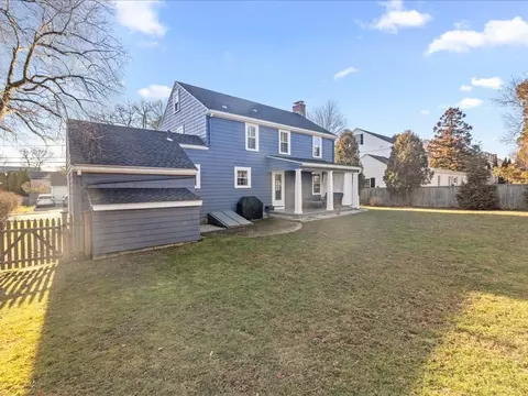 Exterior - 25 Pickwick Rd, Marblehead, MA 01945 photo 8 of 13