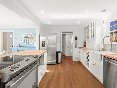 Kitchen - 25 Pickwick Rd, Marblehead, MA 01945 photo 6 of 6