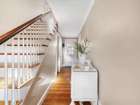 Entry Way - 25 Pickwick Rd, Marblehead, MA 01945 photo 1 of 3