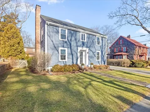 Exterior - 25 Pickwick Rd, Marblehead, MA 01945 photo 2 of 13