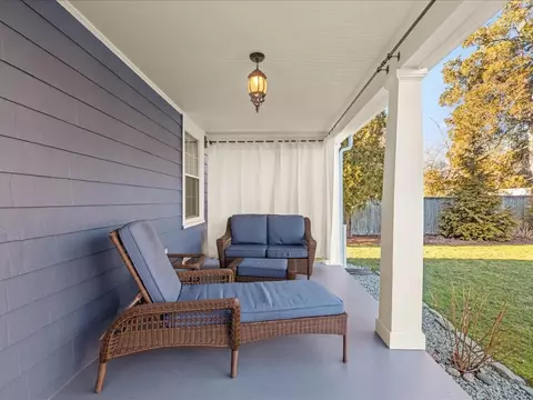 Exterior - 25 Pickwick Rd, Marblehead, MA 01945 photo 5 of 13