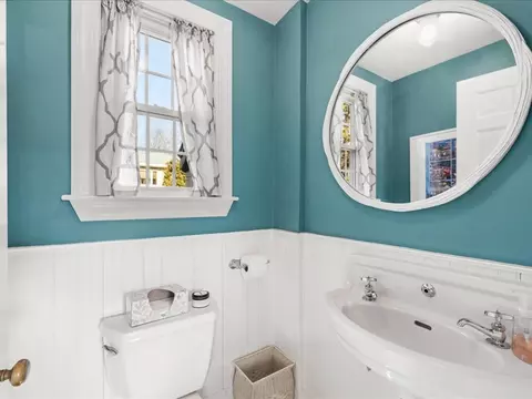 Bath - 25 Pickwick Rd, Marblehead, MA 01945 photo 1 of 3