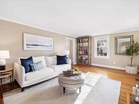 Living - 25 Pickwick Rd, Marblehead, MA 01945 photo 3 of 4