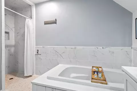 Bath - 9 Mapleton Rd, Merrimac, MA 01860 photo 5 of 6