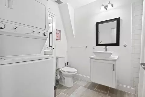Bath - 9 Mapleton Rd, Merrimac, MA 01860 photo 1 of 6
