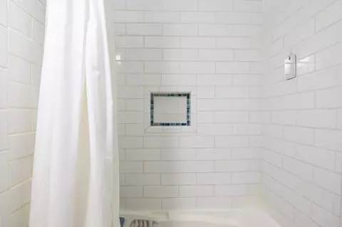 Bath - 9 Mapleton Rd, Merrimac, MA 01860 photo 2 of 6