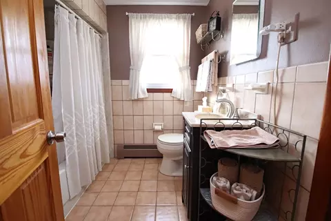 Bath - 25 Serino Way, Saugus, MA 01906 photo 1 of 3
