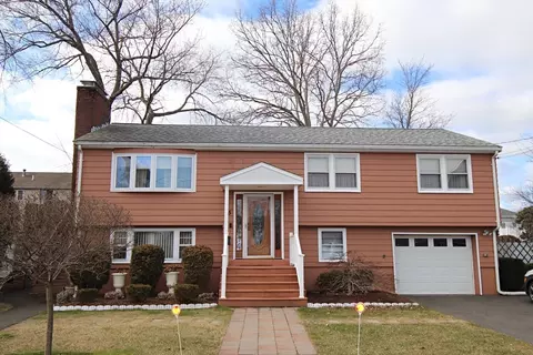 25 Serino Way, Saugus, MA 01906