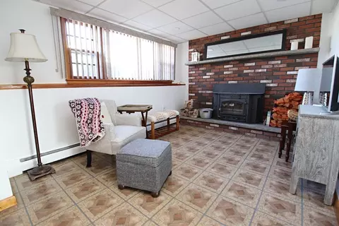 Living - 25 Serino Way, Saugus, MA 01906 photo 5 of 6