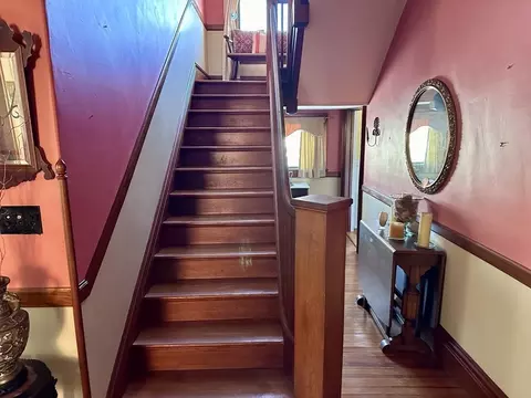 Entry Way - 449 Main St, Ashfield, MA 01330 photo 2 of 5