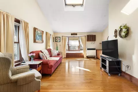 Living - 142 Bancroft Ave, Reading, MA 01867 photo 2 of 4