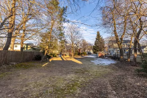 Exterior - 142 Bancroft Ave, Reading, MA 01867 photo 6 of 7