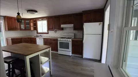 20 Searls St, Easthampton, MA 01027 photo 6