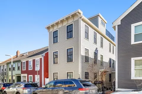 70 Green St, Charlestown, MA 02129