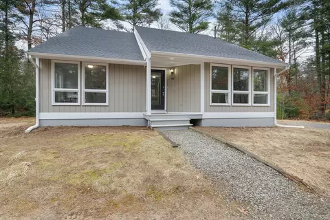 46 Pleasant St, Carver, MA 02330