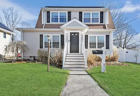 547 Franklin St, Framingham, MA 01702