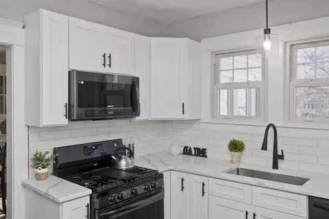 28 Chilson St, Springfield, MA 01118