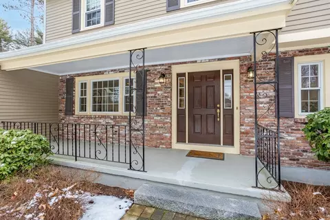 20 Temple Ter, Bedford, MA 01730