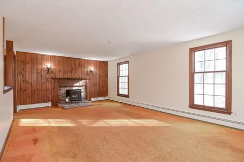 Living - 35 Cider Mill Ln, Upton, MA 01568 photo 2 of 3