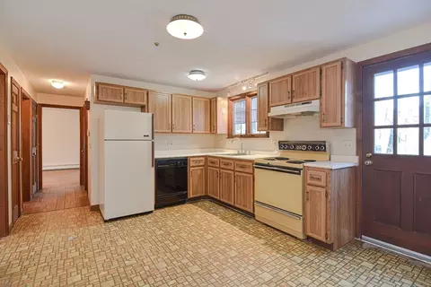 Kitchen - 35 Cider Mill Ln, Upton, MA 01568 photo 1 of 2