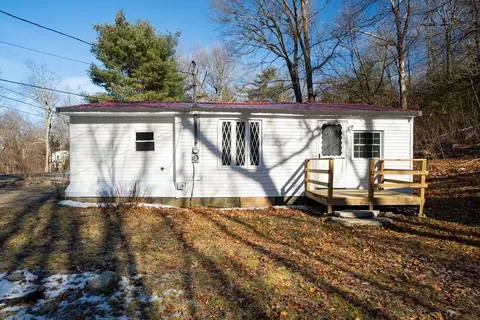 228 Amherst Rd, Belchertown, MA 01007