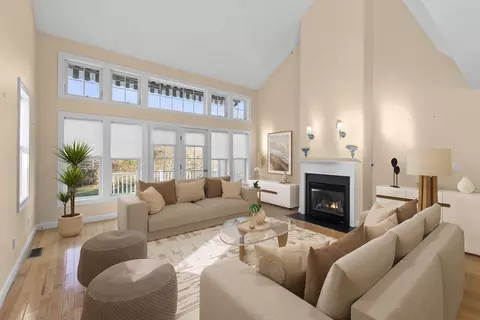 Living - 18 Maple Ln #18, Marshfield, MA 02050 photo 1 of 12