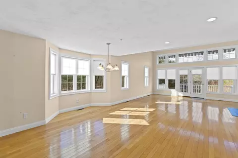 Living - 18 Maple Ln #18, Marshfield, MA 02050 photo 2 of 12