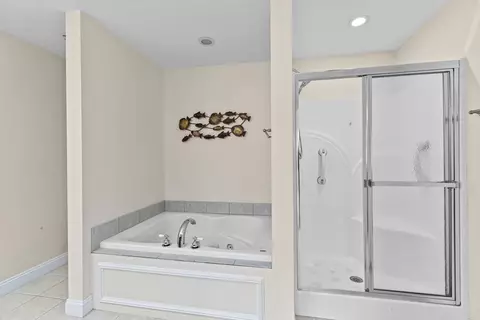 Bath - 18 Maple Ln #18, Marshfield, MA 02050 photo 1 of 5