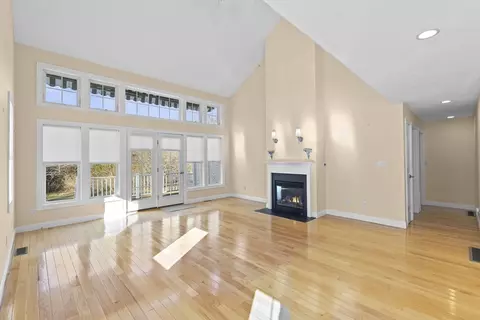 Living - 18 Maple Ln #18, Marshfield, MA 02050 photo 7 of 12