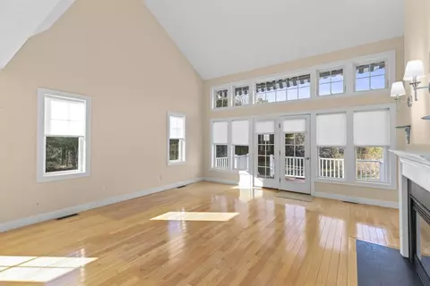 Living - 18 Maple Ln #18, Marshfield, MA 02050 photo 3 of 12