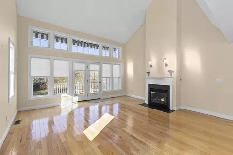 Living - 18 Maple Ln #18, Marshfield, MA 02050 photo 4 of 12