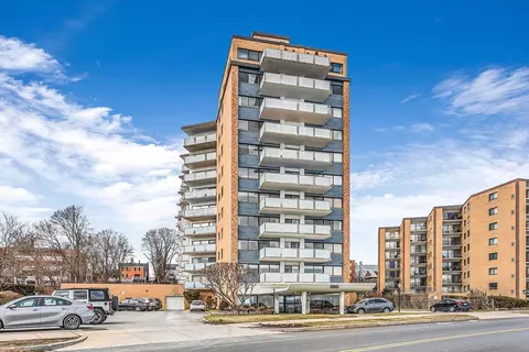 300 Lynn Shore Dr #310, Lynn, MA 01902