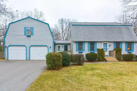 49 Meaghan Cir, Taunton, MA 02718