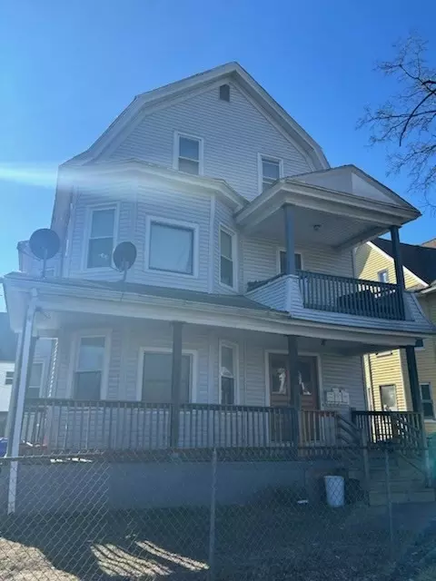 564 Chestnut St, Springfield, MA 01107 photo 1
