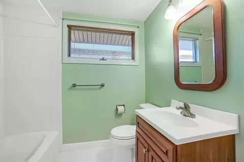 Bath - 1 Mark Rd, Beverly, MA 01915 photo 3 of 3