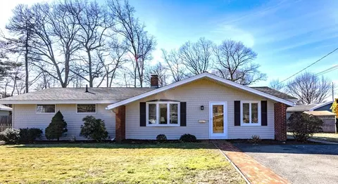 1 Mark Rd, Beverly, MA 01915