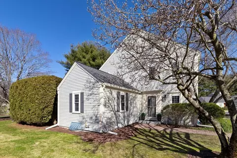 5 Seaborn Pl #5, Lexington, MA 02420