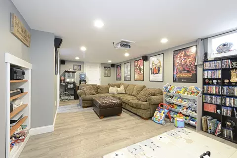 Living - 18 Birmingham Rd, Worcester, MA 01606 photo 6 of 8
