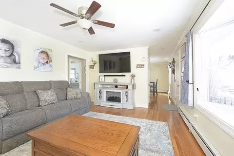 Living - 18 Birmingham Rd, Worcester, MA 01606 photo 5 of 8