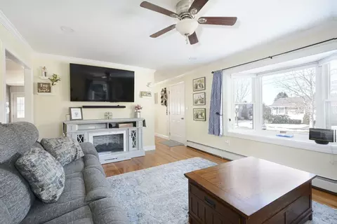 Living - 18 Birmingham Rd, Worcester, MA 01606 photo 4 of 8