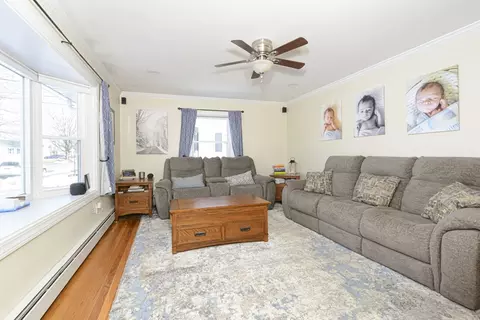 Living - 18 Birmingham Rd, Worcester, MA 01606 photo 3 of 8