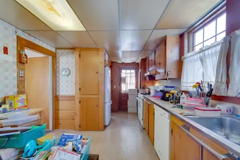 Kitchen - 239 Manning St, Needham, MA 02492 photo 2 of 3