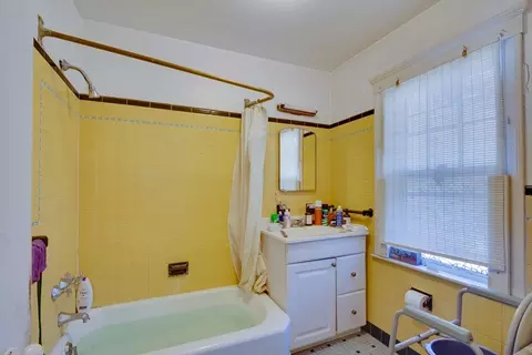 Bath - 239 Manning St, Needham, MA 02492 photo 2 of 2