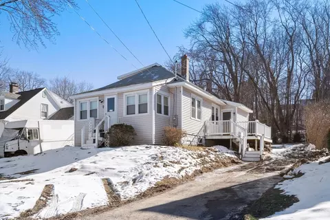 7 Field St, Auburn, MA 01501