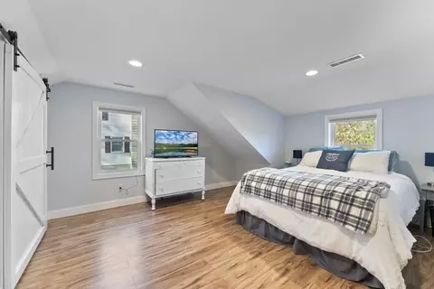Bedroom - 26 Exeter St, West Springfield, MA 01089 photo 6 of 9