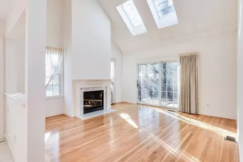 Living - 4 Mayfair Ct, Mashpee, MA 02649 photo 2 of 4
