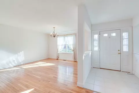 Entry Way - 4 Mayfair Ct, Mashpee, MA 02649 photo 1 of 3