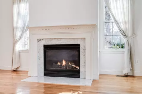 Living - 4 Mayfair Ct, Mashpee, MA 02649 photo 3 of 4
