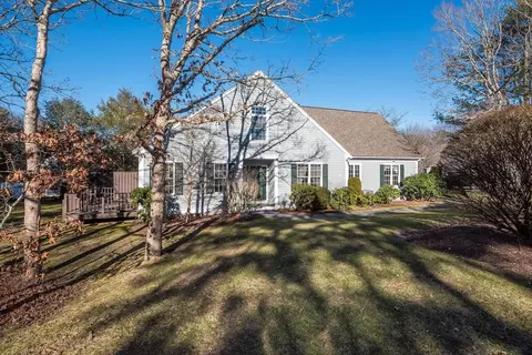 Exterior - 4 Mayfair Ct, Mashpee, MA 02649 photo 8 of 10