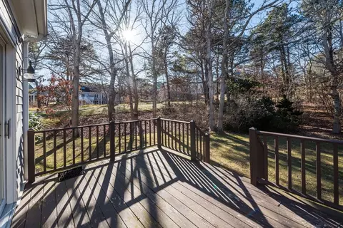 Exterior - 4 Mayfair Ct, Mashpee, MA 02649 photo 9 of 10